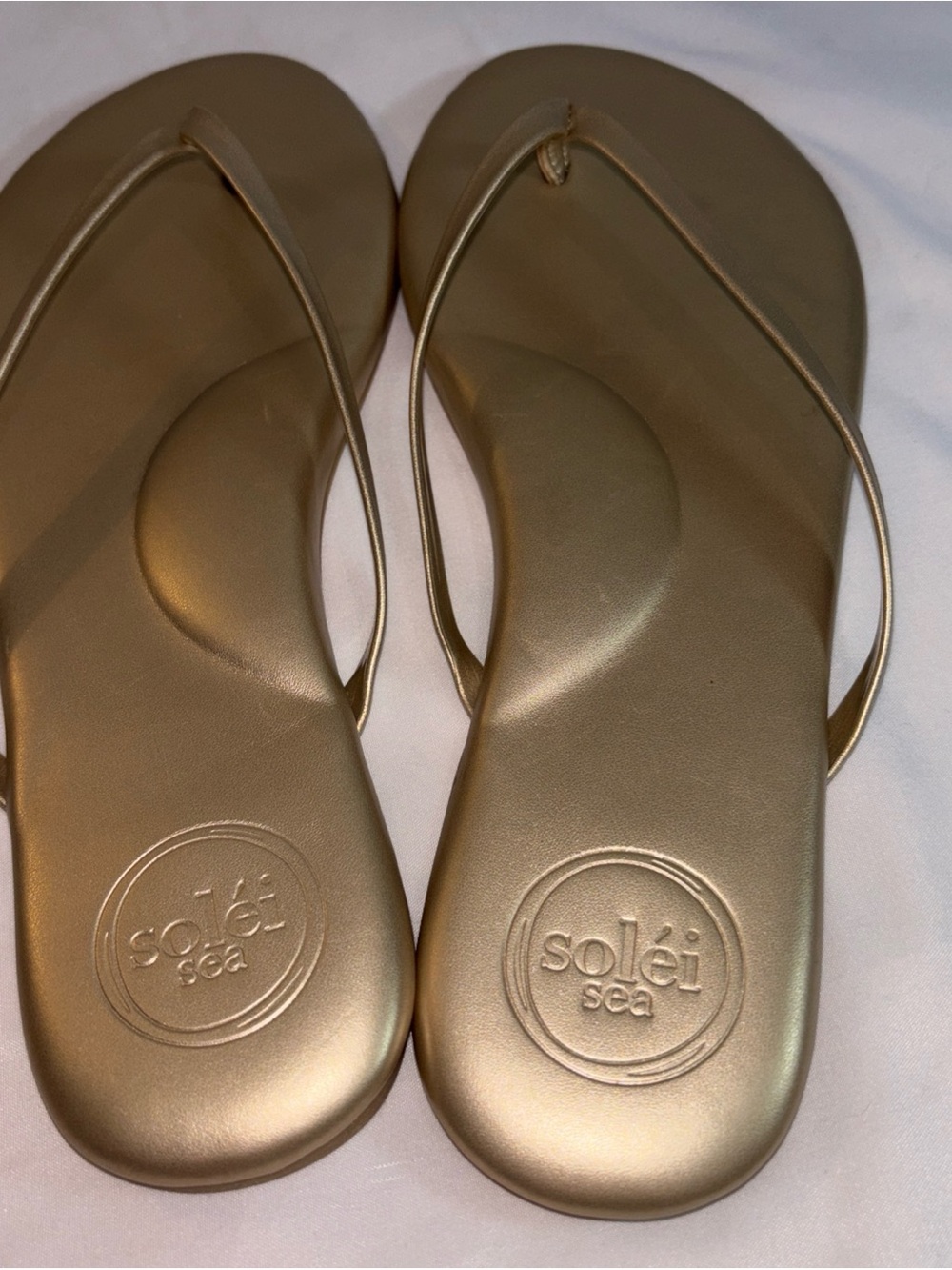 Gold Women's Flip Flop Sandals - Classic Metallic Thong. 7/27 - Picture 6 of 10